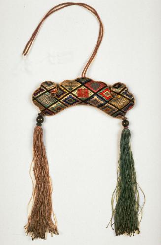 Pendant in the shape of a headdress