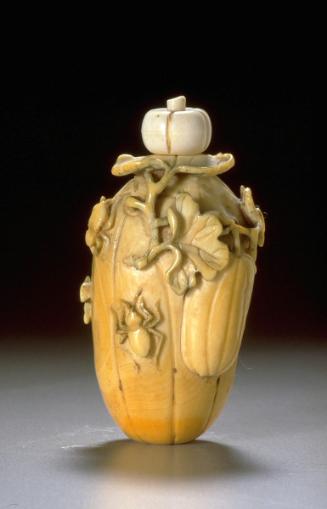 Snuff bottle in shape of melon with bugs