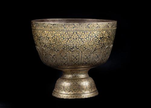 Ceremonial bowl on stand