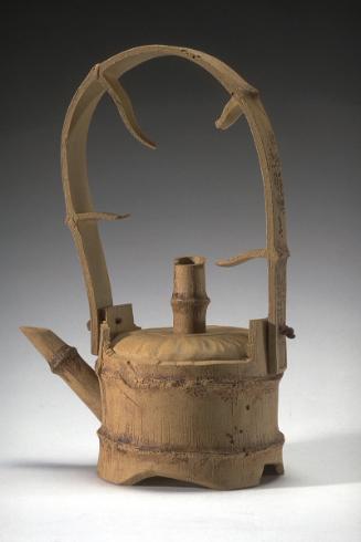 Teapot in the shape of a bamboo stalk