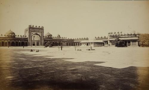 Mosque courtyard with Chisti tomb