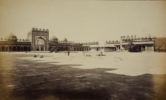 Mosque courtyard with Chisti tomb