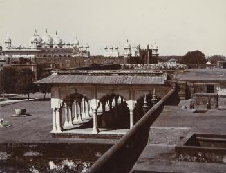 Pearl Mosque, Agra Fort (with Diwan-I Aam in foreground)