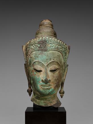 Head of a crowned Buddha