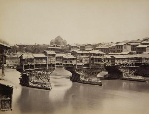 Sinagar -- Bridge of shops (view 2)