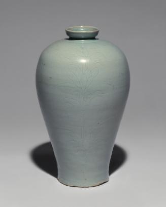 Vase with lotus design