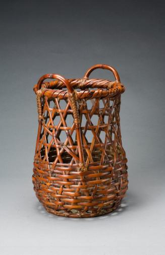 Flower basket of dwarf bamboo with lugs
