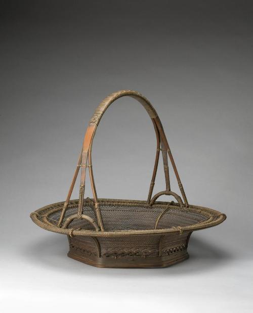 Chinese-style fruit basket with handle